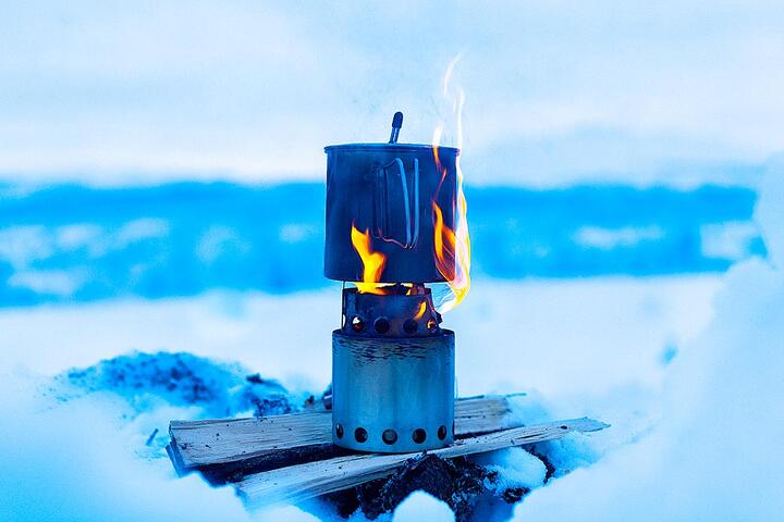 Selv om bål er utmerket til matlaging, er det ikke alltid mulig eller særlig praktisk å fyre opp. Et kokeapparat er derfor et helt nødvendig turutstyr.